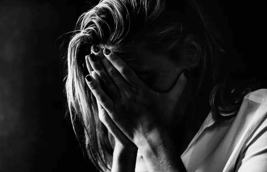 Κύκλωμα-εκβιαστών-στη-Μύκονο:-Απειλούσαν-μητέρα-τριών-ανηλίκων