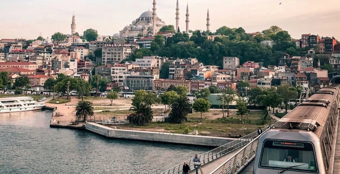 Μυστήριο-στην-Τουρκία:-Φυλάκισαν-οδηγό-και-ξεναγό-ελληνικού-ταξιδιωτικού-γκρουπ-–-Γιατί-τους-συνέλαβαν