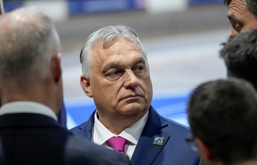Η-Ουγγαρία-απειλεί-να-στείλει-λεωφορεία-με-«μετανάστες»-στις-Βρυξέλλες
