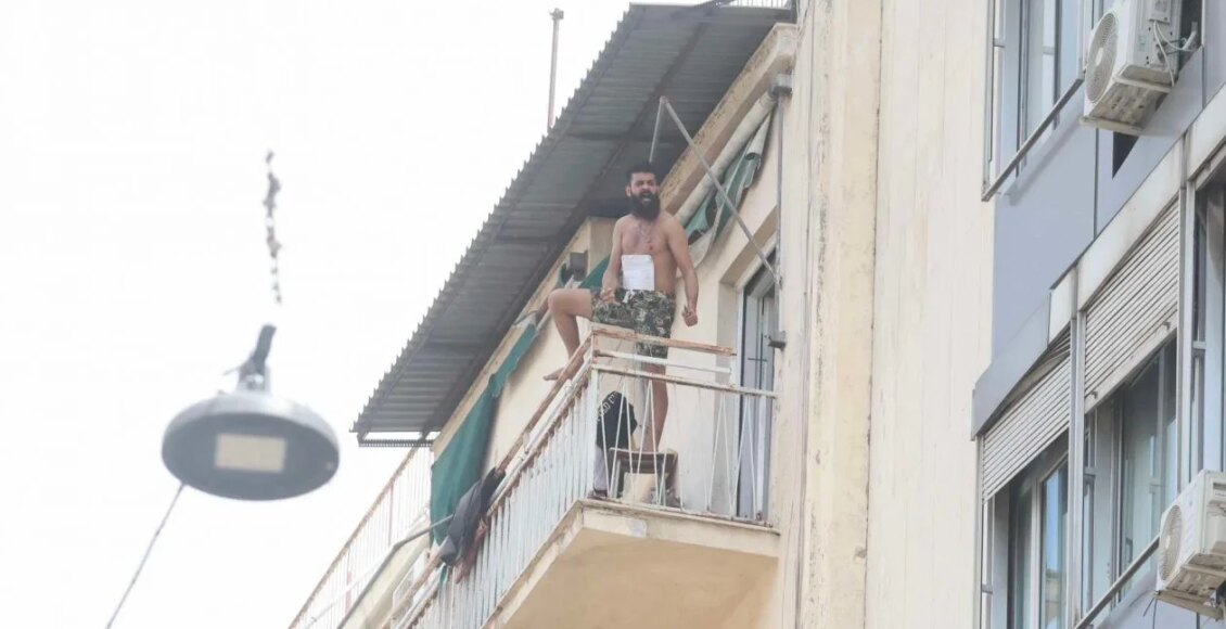 Τέλος-στο-θρίλερ-στην-Αχαρνών-–-Συνελήφθη-ο-Σύρος-που-απειλούσε-να-πέσει-στο-κενό