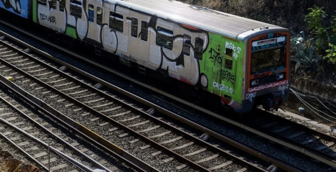 Περισσός:-Τρόμος-για-παρέα-κοριτσιών-στον-σταθμό-ΗΣΑΠ-–-31χρονος-έβγαλε-πριόνι-και-τις-απείλησε