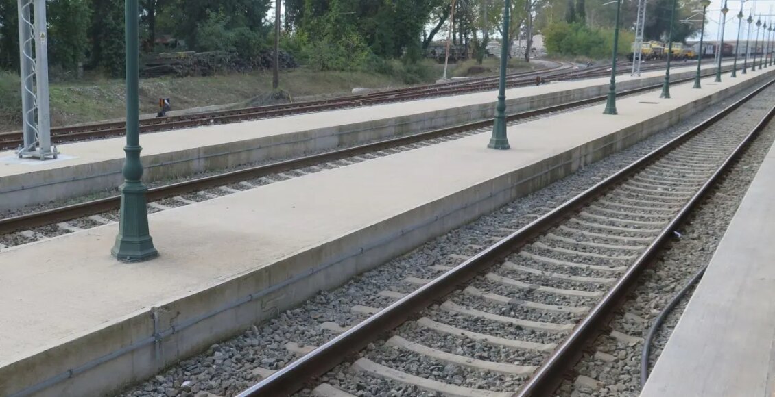 Αφίδνες-–-Απίστευτο:-Τρένο-παραλίγο-να-πατήσει-δημοσιογράφο-–-Πέρασε-ξυστά-δίπλα-του