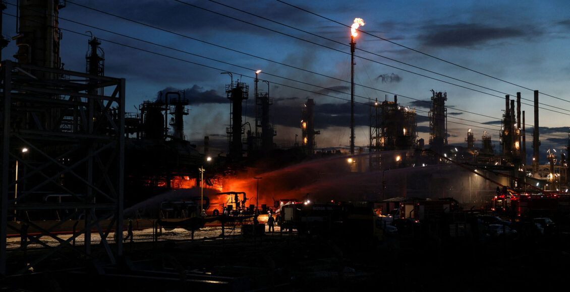 motor-oil:-Ολονύκτιος-αγώνας-για-να-μην-επεκταθεί-η-πυρκαγιά-–-Αγωνία-για-τα-στρατηγικά-αποθέματα-της-χώρας