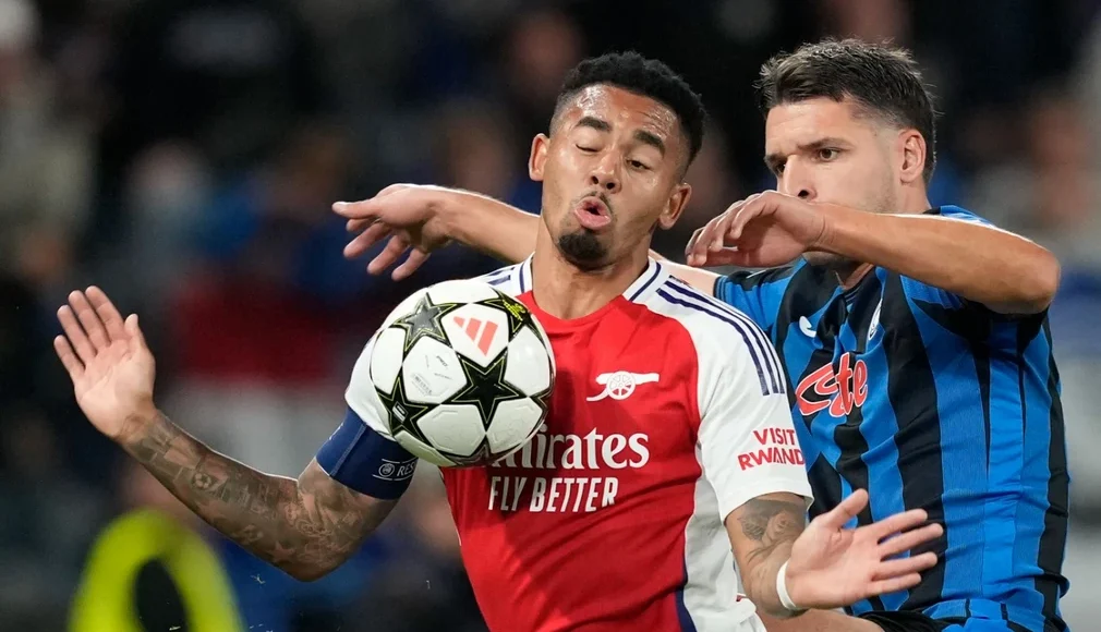 champions-league:-Ήττα-για-Μπαρτσελόνα,-ισοπαλία-για-Άρσεναλ-–-Η-βαθμολογία-μετά-την-1η-αγωνιστική