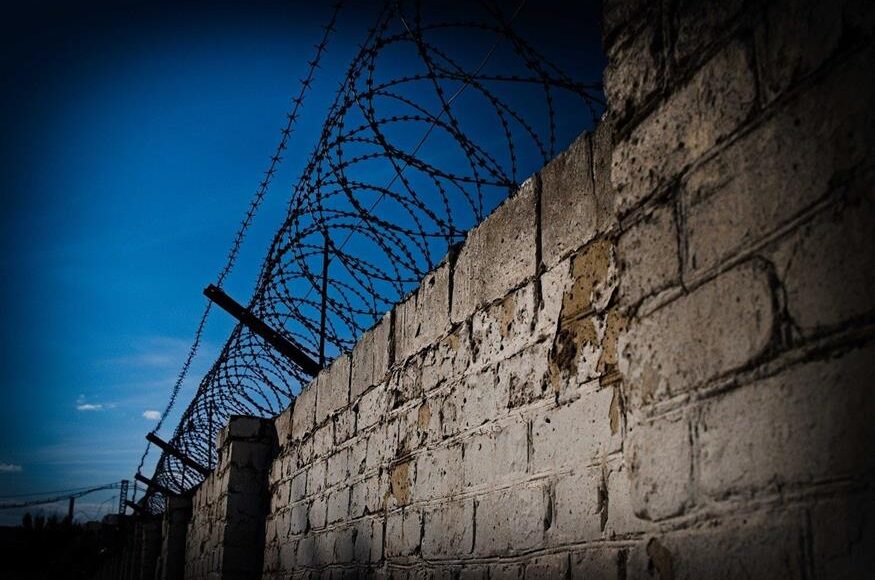 Φυλακές-Τρικάλων:-Δικηγόρος-πιάστηκε-επ’-αυτοφώρω-να-προσπαθεί-να-δώσει-ναρκωτικά-σε-3-κρατούμενους