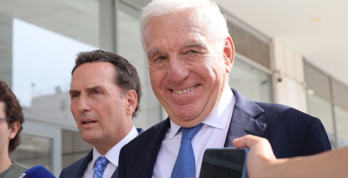 Το-δικαστήριο-πείστηκε-ότι-μια-θεία-του-Γιάννου-από-τη-Νιγηρία-τού-έφερνε-σακούλες-με-μετρητά