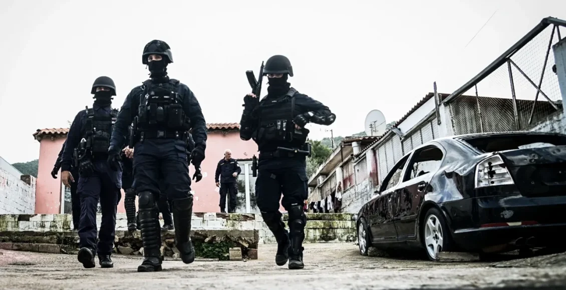 Επίθεση-σε-αστυνομικούς-στον-Ασπρόπυργο-–-Δύο-συλλήψεις