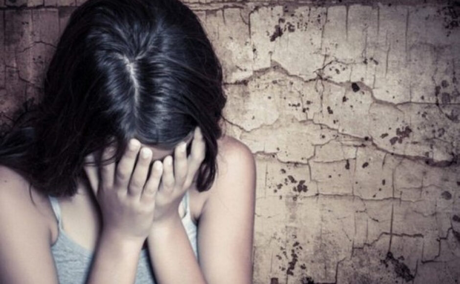 Αίγιο:-Απείλησε-να-βιάσει-την-11χρονη-ανιψιά-του-με-μαχαίρι-–-Ανθρωποκυνηγητό-για-να-εντοπιστεί