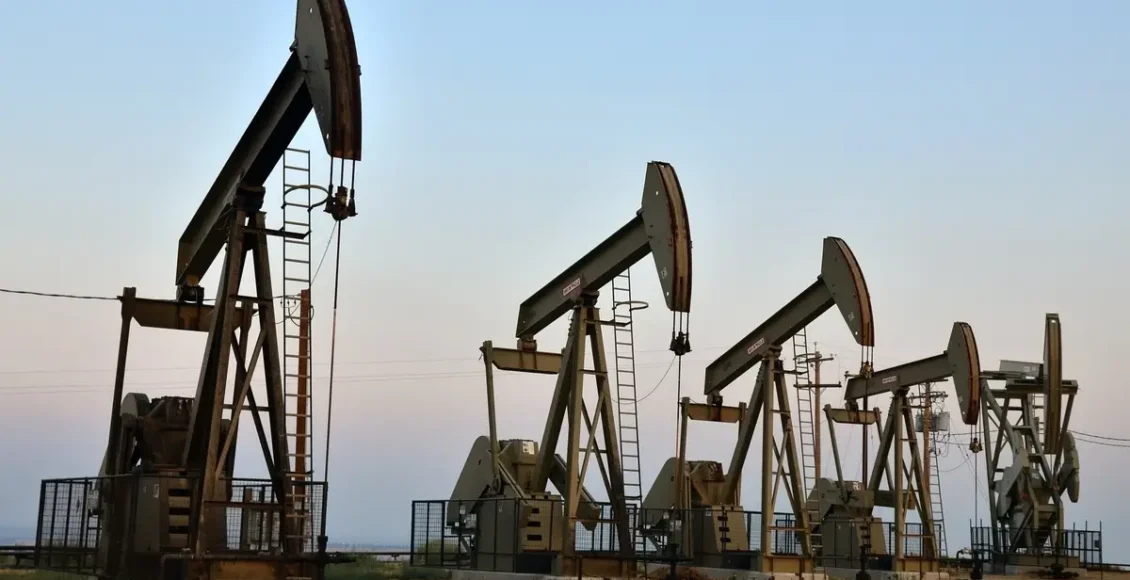 Οι-τιμές-του-πετρελαίου-πέφτουν-κατακόρυφα:-Η-Σαουδική-Αραβία-ξεκινά-τον-πόλεμο-τιμών