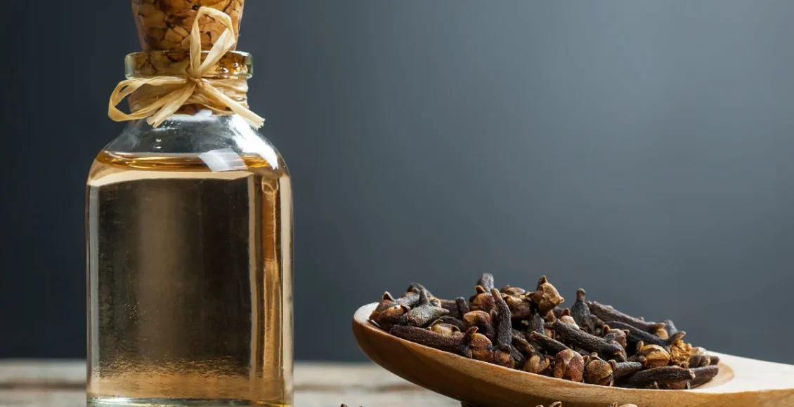 Γαρύφαλλο:-Πολλές-χρήσεις-και-μοναδικά-οφέλη-–-Σε-τι-θέλει-προσοχή