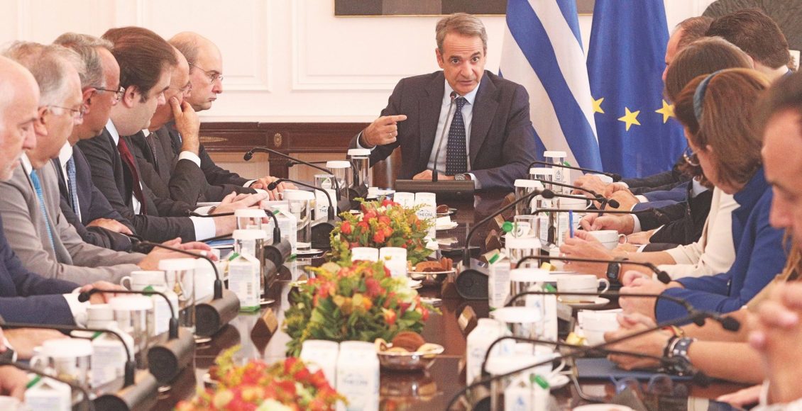 Πανικόβλητος-από-τα-γκάλοπ-ο-Μητσοτάκης