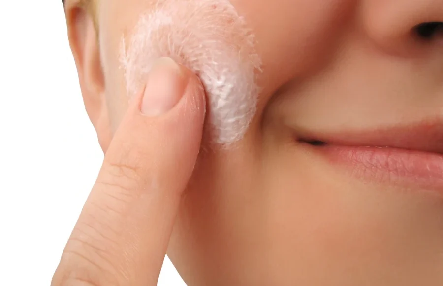 Ομορφιά:-Πώς-φεύγει-η-κοκκινίλα-στην-περιοχή-της-ακμής…(6:20-–-Α’-πρωϊνή-Ζώνη-6:00-–-6:30)