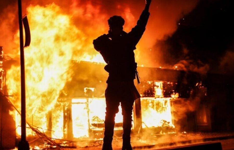 Αντιμέτωπος-με-τις-ελίτ-και-τον-αριστερό-όχλο-ο-trump,-ακόμη-και-αν-εκλεγεί-πρόεδρος