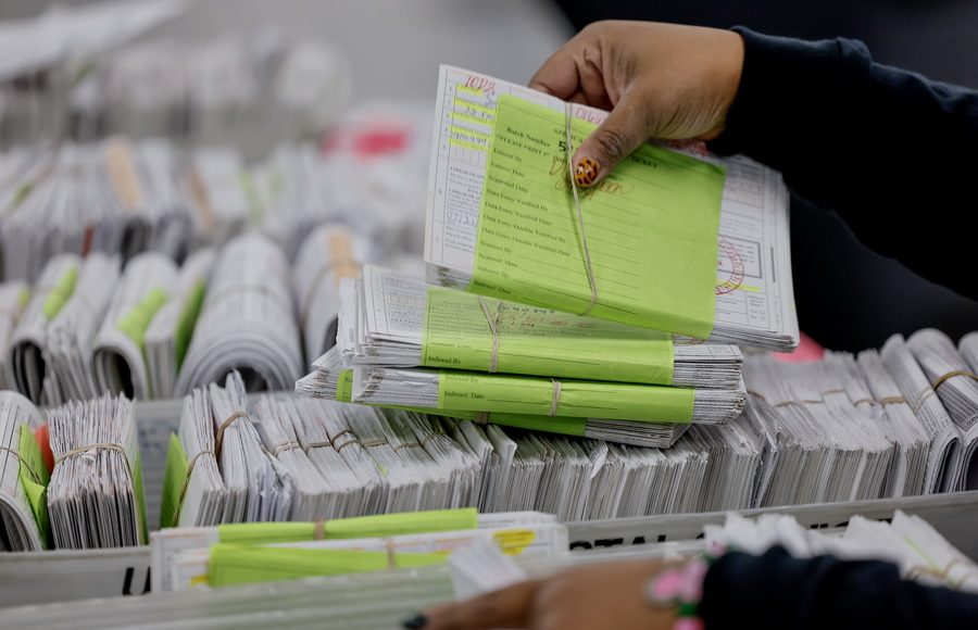 Άνοιξαν-οι-κάλπες-στις-ΗΠΑ:-Πότε-θα-ξέρουμε-τον-νικητή