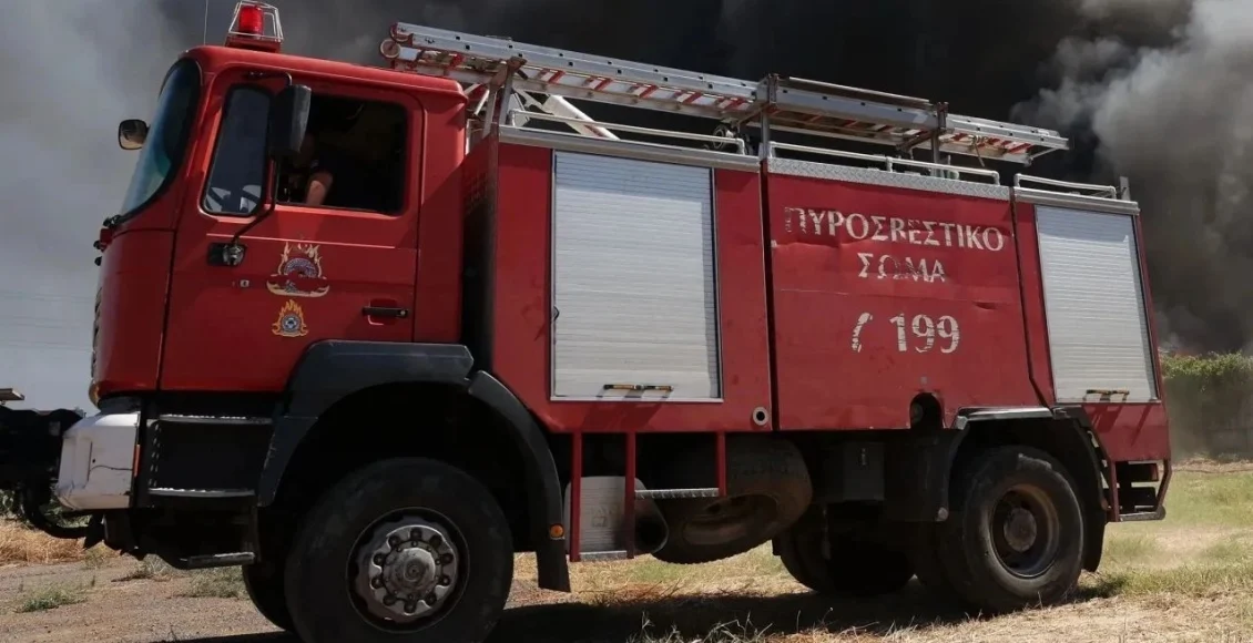 Συναγερμός-στην-Πυροσβεστική-για-πυρκαγιά-στα-Χανιά-–-Καίει-σε-δύσβατη-περιοχή