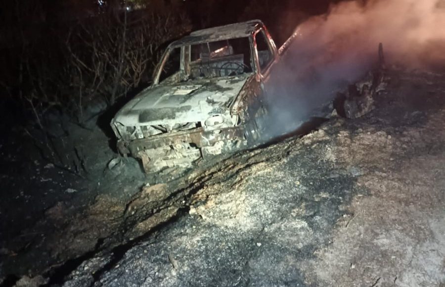 Σάμος:-Φωτιά-σε-δασική-έκταση-από-ΙΧ-που-έπεσε-στον-γκρεμό-–-Μεθυσμένος-ο-οδηγός