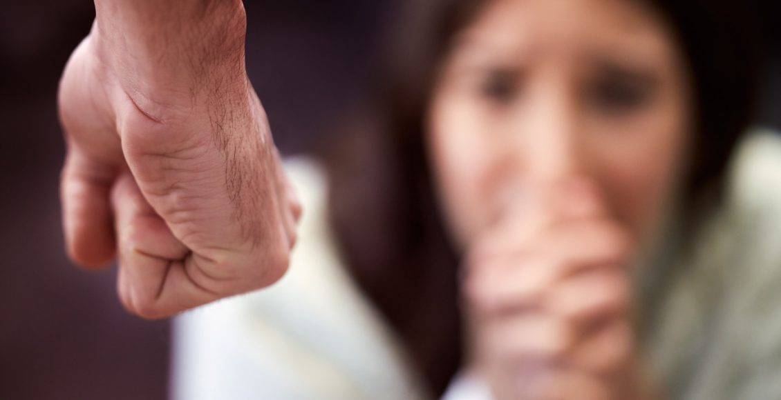 Κάθε-24ωρο-τουλάχιστον-2-3-γυναίκες-οδηγούνται-στον-ιατροδικαστή-λόγω-επιθέσεων-από-συντρόφους-τους