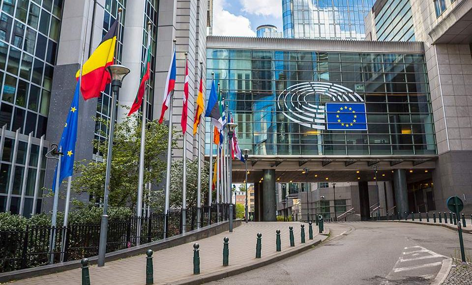 Κομισιόν:-Προειδοποίηση-στην-Ελλάδα-για-μη-εφαρμογή-κανονισμών-–-Κινεί-διαδικασία-επί-παραβάσει