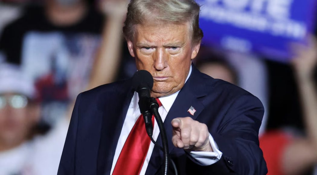 ΗΠΑ:-Γεμίζουν-τις-αποθήκες-με…-παρμεζάνα-–-Γιατί-ο-Τραμπ-φοβίζει-τους-Ιταλούς-τυροκόμους