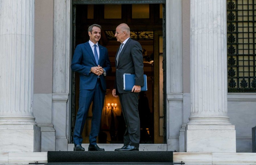 Έρχεται-μεγάλη-εσωστρέφεια-στη-ΝΔ-–-Ο-Μητσοτάκης-θέλει-να-παροπλίσει-τον-Δένδια-και-να-πριμοδοτήσει-τον-Χατζηδάκη,-αλλά…