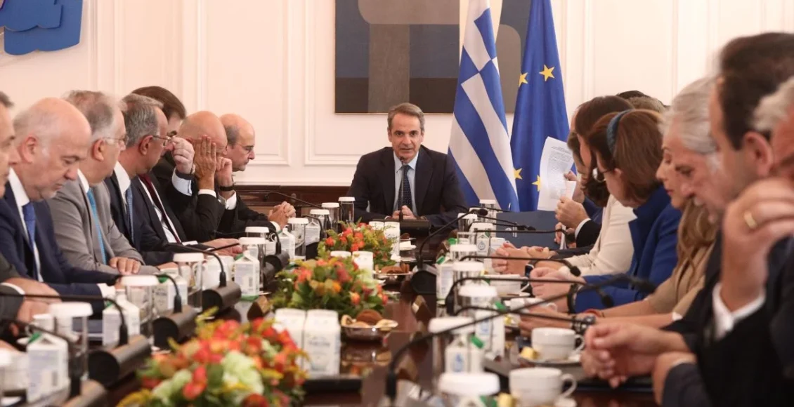 Ο-Μητσοτάκης-απέναντι-στην-πιο-σκληρή-αντιπολίτευση:-Την-κοινωνία-και-την-καθημερινότητα