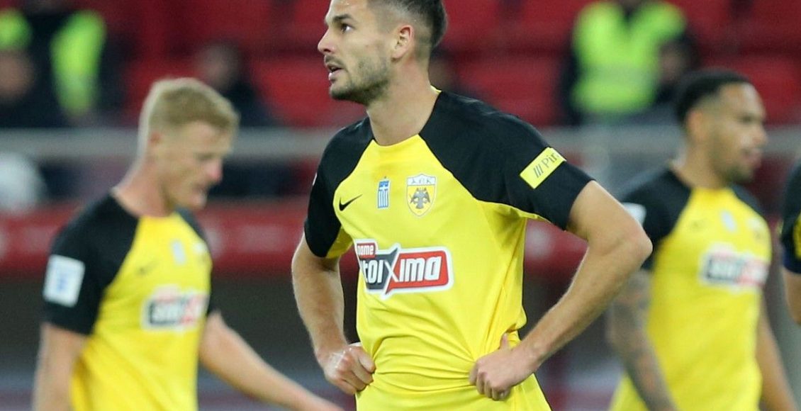 Αθλητικά:-ΑΕΚ-–-Οπαδοί-περίμεναν-στα-Σπάτα,-έντονες-αποδοκιμασίες-προς-όλους-(30-λεπτά-[12:00-12:30]-αφιερωμένα-στον-Αθλητισμό…12:30)