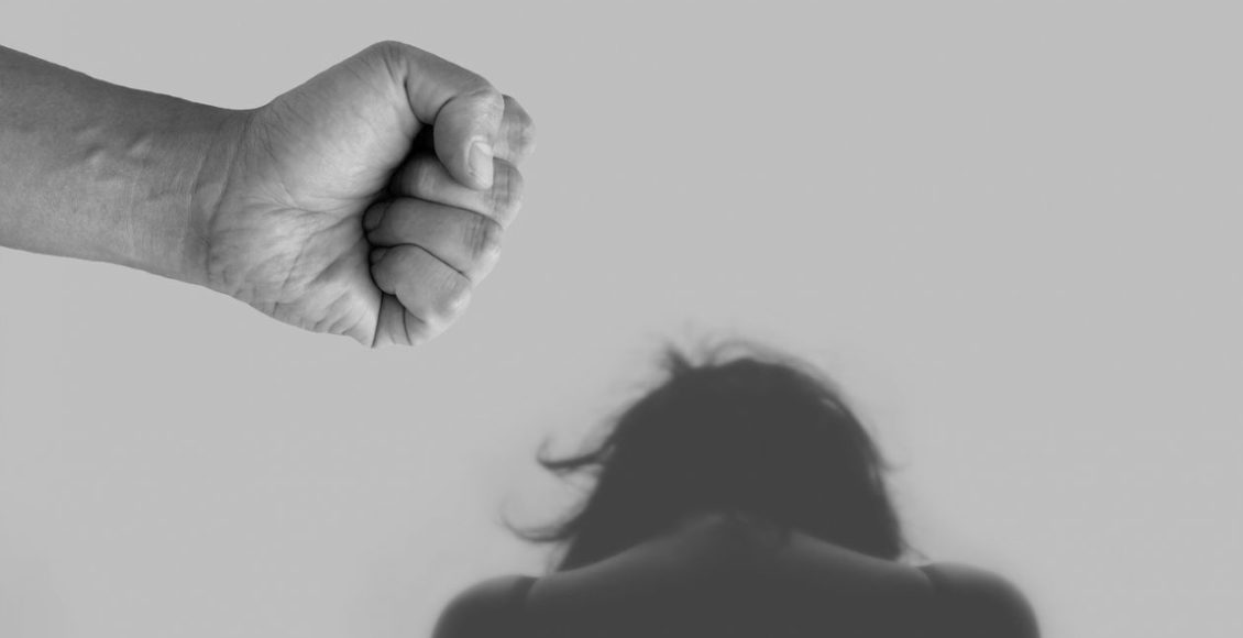 Φθιώτιδα:-Εφιάλτης-για-γυναίκα-ΑΜΕΑ-–-Ο-σύντροφος-της,-την-απειλούσε-με-δρεπάνι