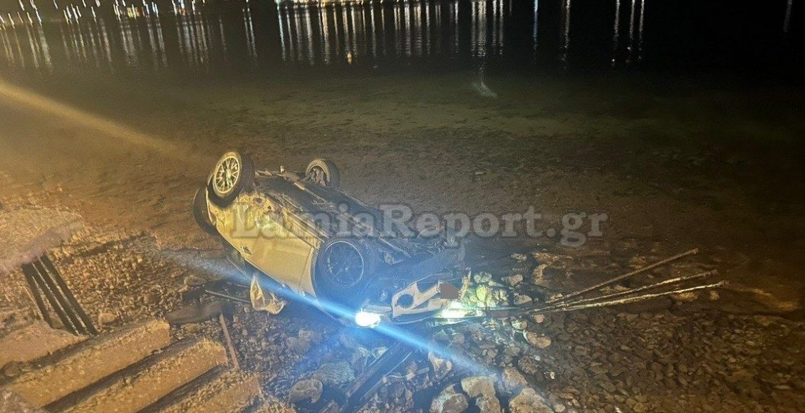 Φθιώτιδα:-Αυτοκίνητο-τούμπαρε-και-βρέθηκε-στη-θάλασσα