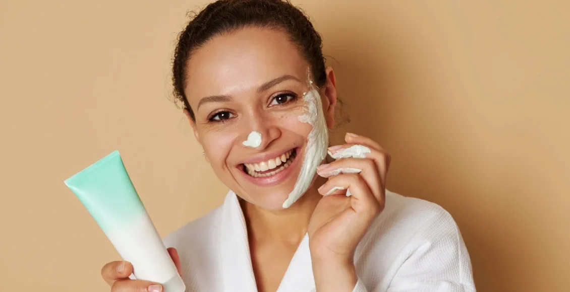 Ομορφιά:-Πώς-να-βάζετε-γλυκερίνη-και-υαλουρονικό-οξύ-για-καλύτερα-αποτελέσματα-(6:20-–-Α’-πρωϊνή-Ζώνη-6:00-6:30)