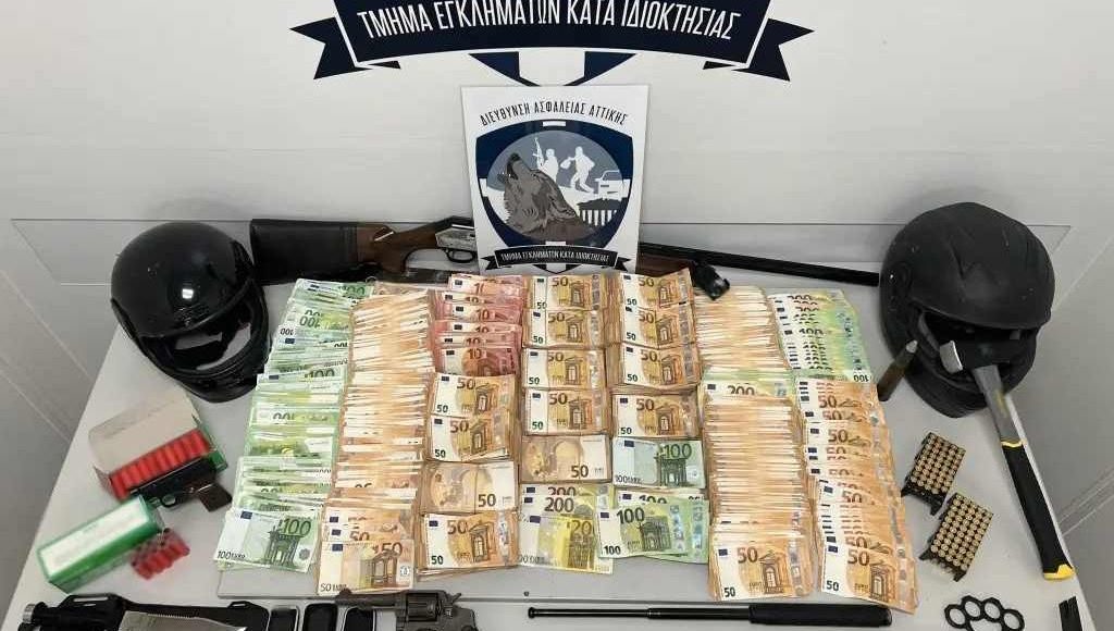 Το-ταξίδι-στην-Αλβανία,-το-σπίτι-–-κρησφύγετο-στα-νότια-προάστια,-η-βόμβα-–-ομοίωμα-και-τα-λάθη