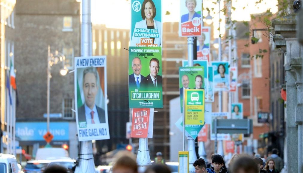 Βουλευτικές-εκλογές-«θρίλερ»-στην-Ιρλανδία:-Στο-προσκήνιο-η-κρίση-στέγασης-και-το-κόστος-διαβίωσης