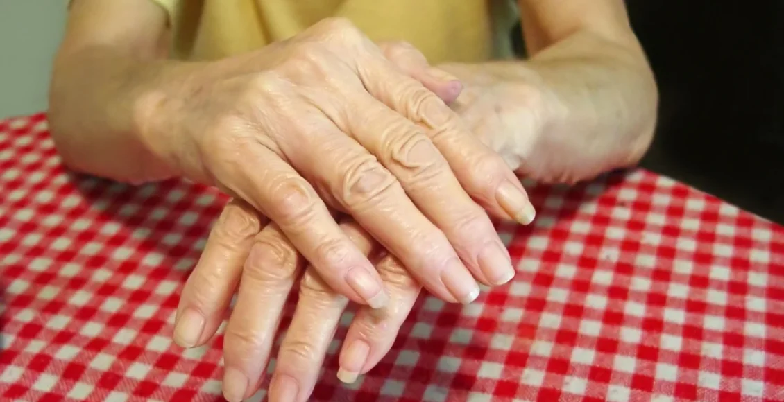 Υγεία:-Ρευματοειδής-αρθρίτιδα-–-Τροφές-που-αυξάνουν-και-μειώνουν-τον-κίνδυνο