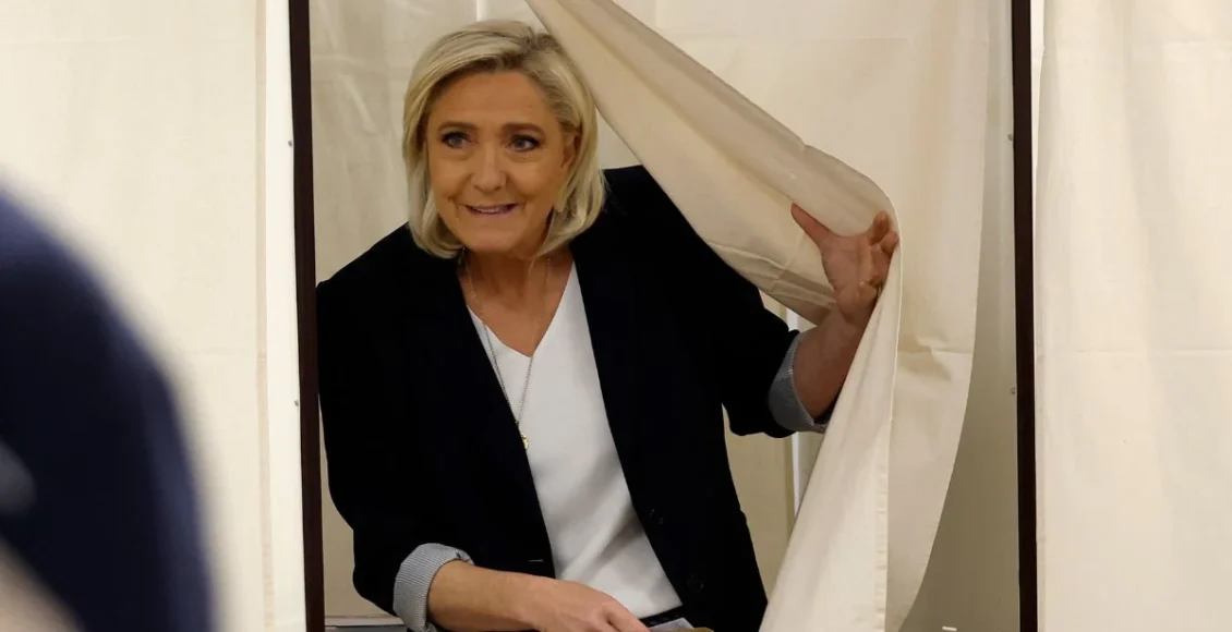 Η-Γαλλία-σε-ομηρία-από-τη-Λεπέν-–-Στα-πρόθυρα-της-κατάρρευσης-η-κυβέρνηση