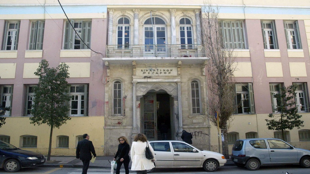 Ηράκλειο:-Απολογούνται-οι-εννέα-συλληφθέντες-για-το-κύκλωμα-διακίνησης-και-εμπορίας-κοκαΐνης