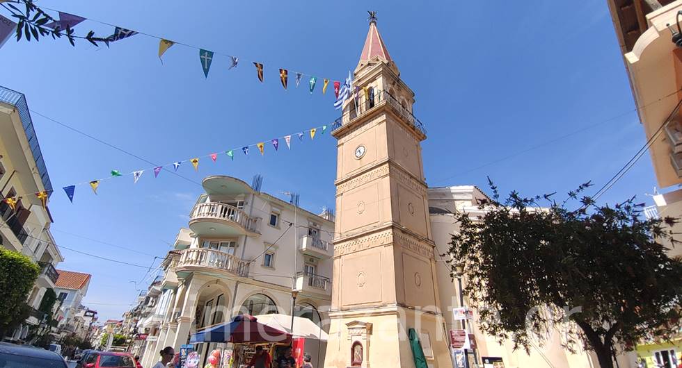 Ζάκυνθος:-Έγινε-η-κηδεία-της-συμβολαιογράφου-που-δολοφονήθηκε-στο-σπίτι-της-–-Τι-ερευνούν-οι-αρχές