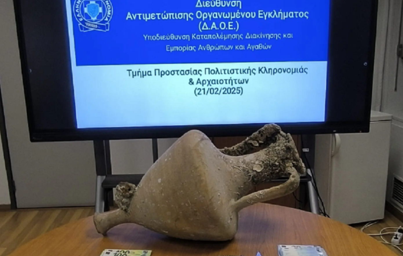 Αθηναίος-πουλούσε-στο-διαδίκτυο…-αρχαίο-αμφορέα-–-Τον-τσάκωσαν-σε-συνάντηση