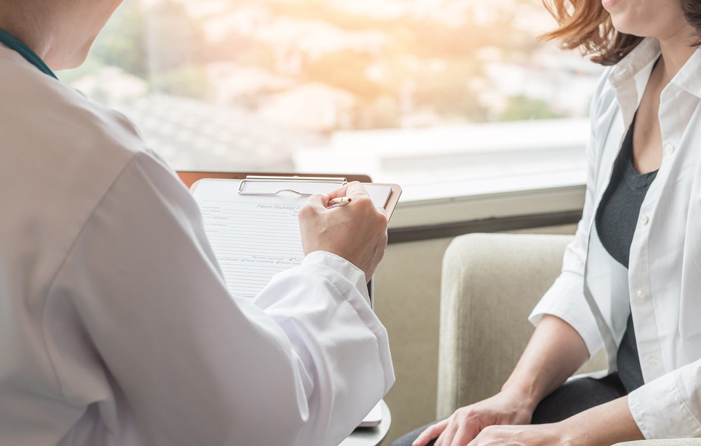 «Το-πηγούνι-του-ακουμπούσε-τα-γεννητικά-μου-όργανα-–-Έβλεπα-το-ταβάνι-κι-έκλαιγα»:-Συγκλονίζουν-τα-θύματα-του-γυναικολόγου-στη-Ρόδο