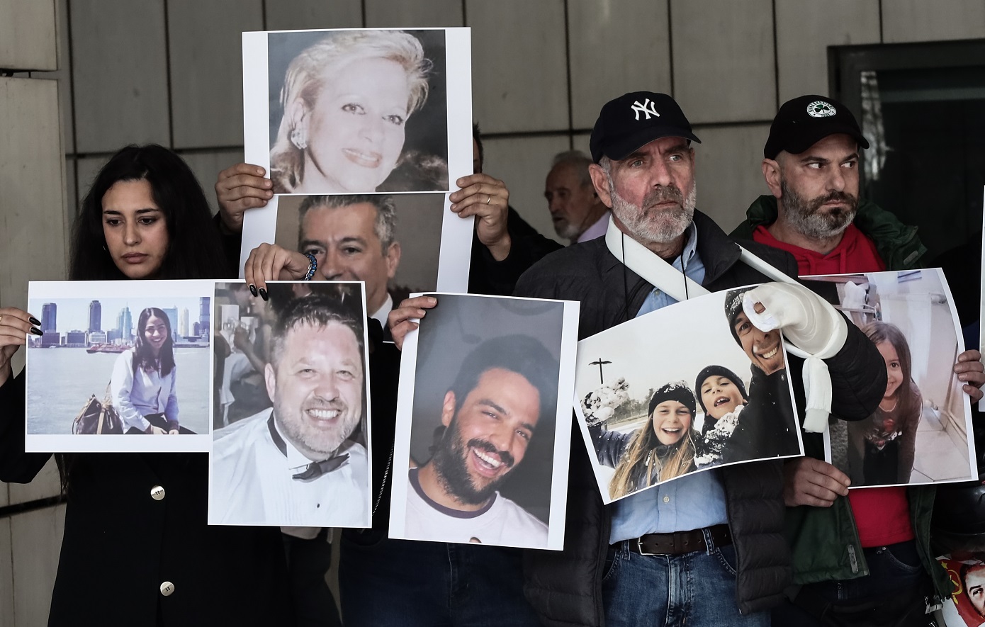 Οι-συγγενείς-των-θυμάτων-της-φωτιάς-στο-Μάτι-συμπαραστέκονται-σε-εκείνους-των-Τεμπών-–-Η-αιχμή-για-τον-«μοναχικό-τους-δρόμο»