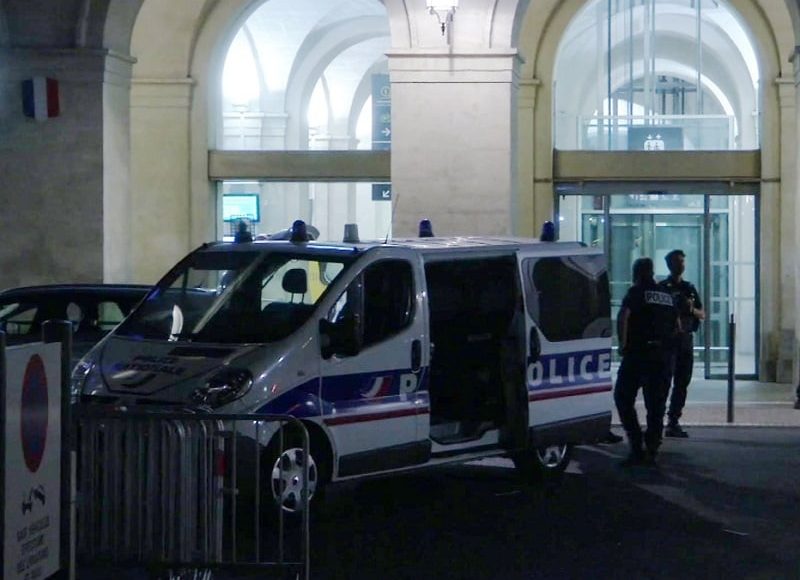 Φρίκη-στο-Παρίσι:-Μια-18χρονη-Αμερικανίδα-πέταξε-από-το-παράθυρο-ξενοδοχείου-το-μωρό-της