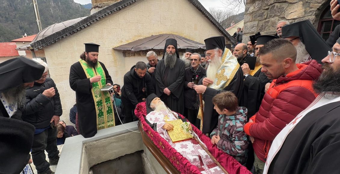 Το-“ύστατο-χαίρε”-στον-Ηγούμενο-της-Μονής-Στομίου,-Αρχιμανδρίτη-Κοσμά-Σιώζιο