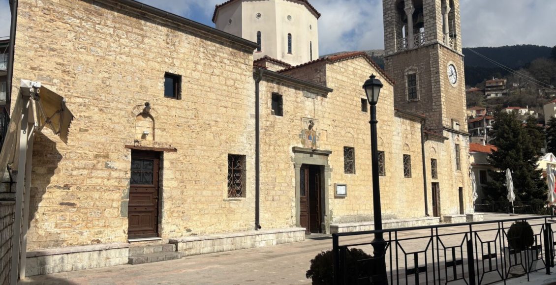 Ξεκίνησε-η-συντήρηση-των-τοιχογραφιών-του-Μητροπολιτικού-Ναού-Αγίας-Τριάδος-Καρπενησίου