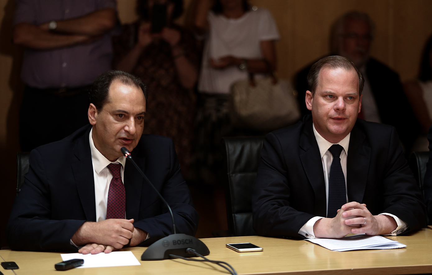 Μήνυση-κατά-των-πρώην-υπουργών-Κ-Καραμανλή-και-Χ.-Σπίρτζη-από-οικογένεια-θύματος-της-τραγωδίας-των-Τεμπών