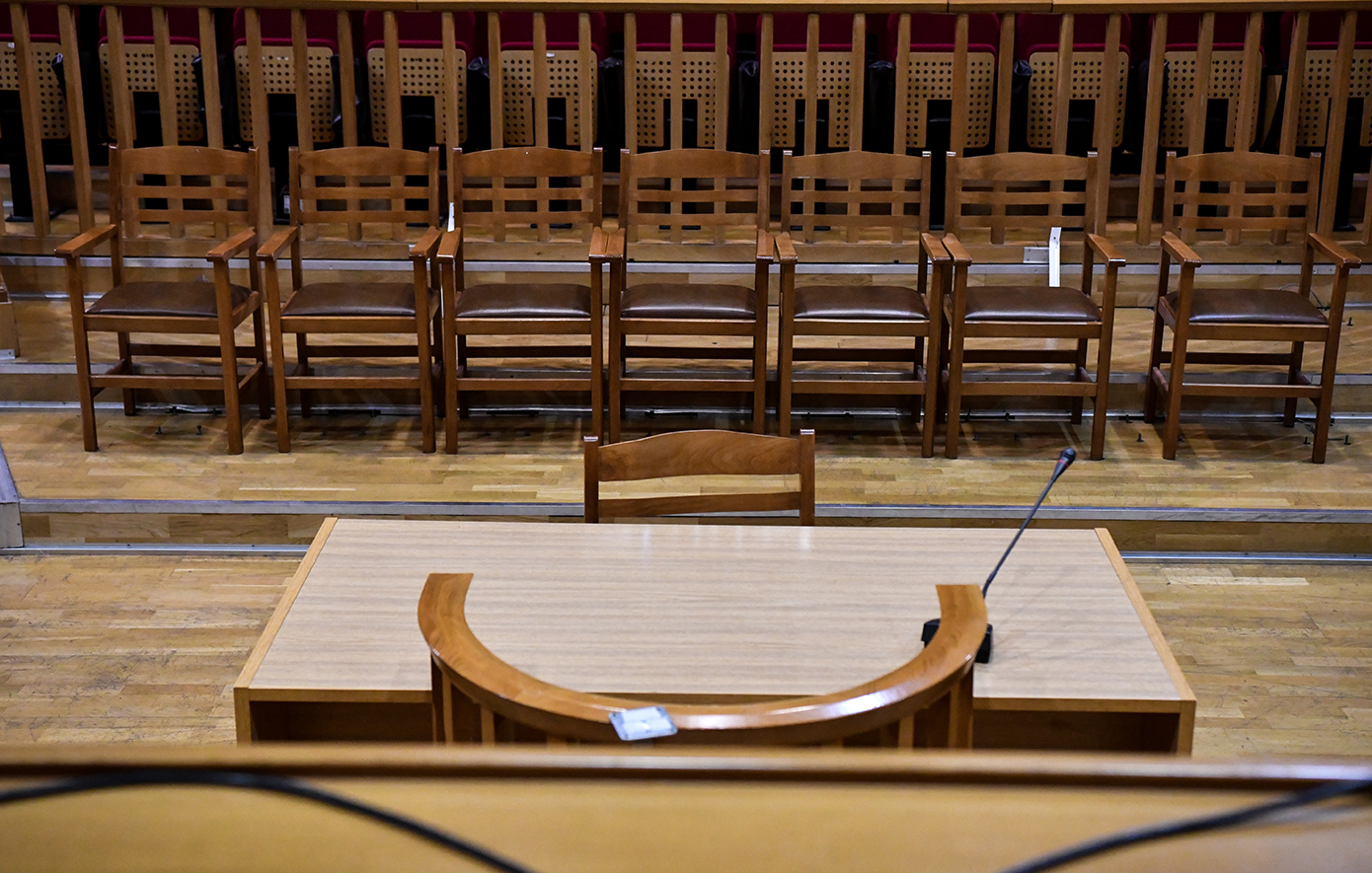 Πήγαινε-σε-ερωτικό-μασάζ-με-την-8χρονη-κόρη-του-–-Καταδίκη-54χρονου-σε-φυλάκιση-18-μηνών,-με-αναστολή