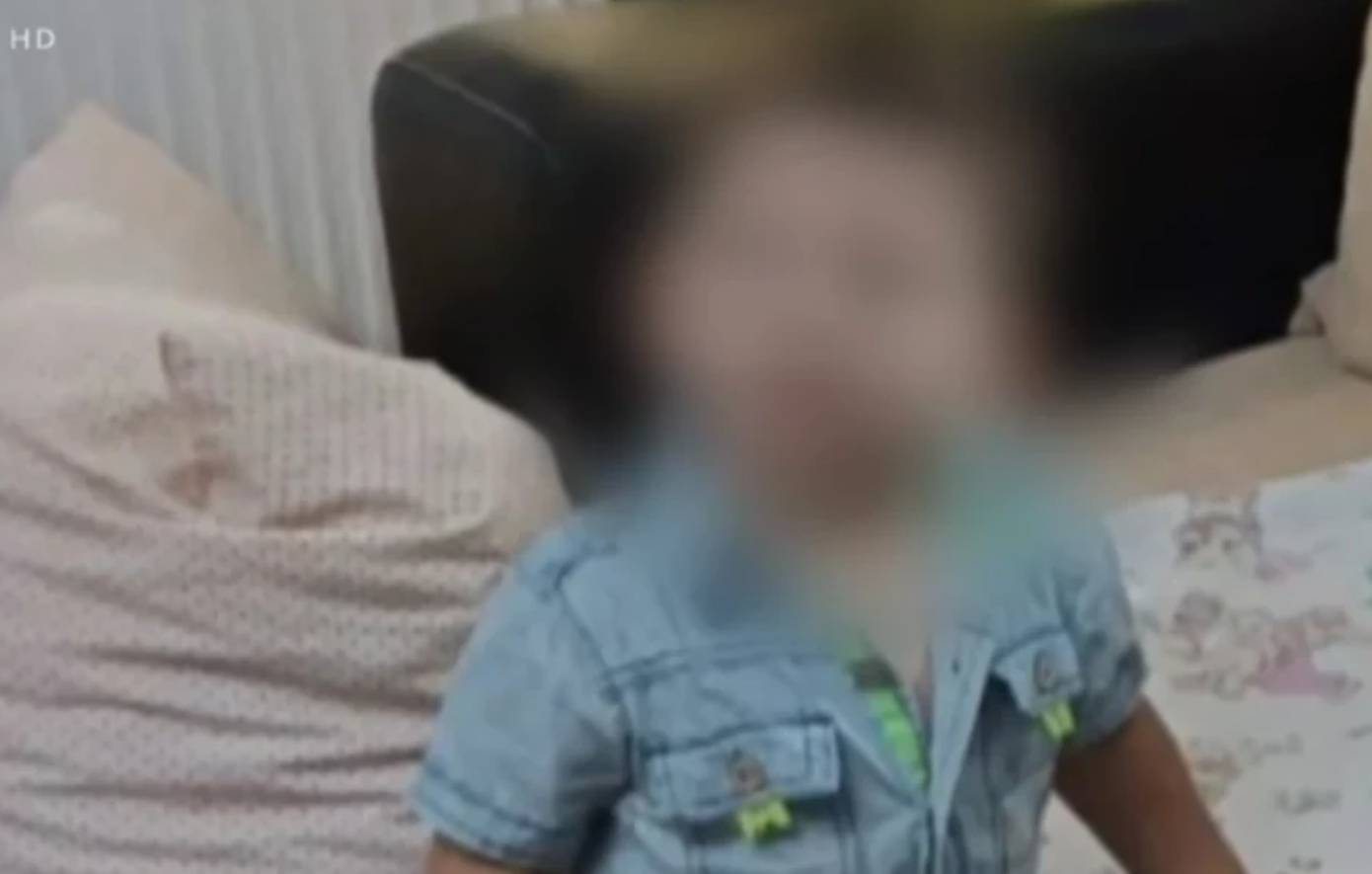 Συνεχίζεται-το-θρίλερ-με-τον-θάνατο-του-3χρονου-Άγγελου-–-Η-μητέρα-και-ο-σύντροφός-της-συνεχίζουν-να-αλληλοκατηγορούνται