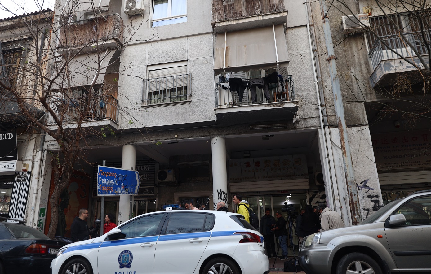 Μπουκάλα-αζώτου-και-όχι-οξυγόνου-είχε-ο-τουρίστας-που-βρέθηκε-νεκρός-στην-Ομόνοια-–-Τι-λέει-ο-ιδιοκτήτης-του-airbnb