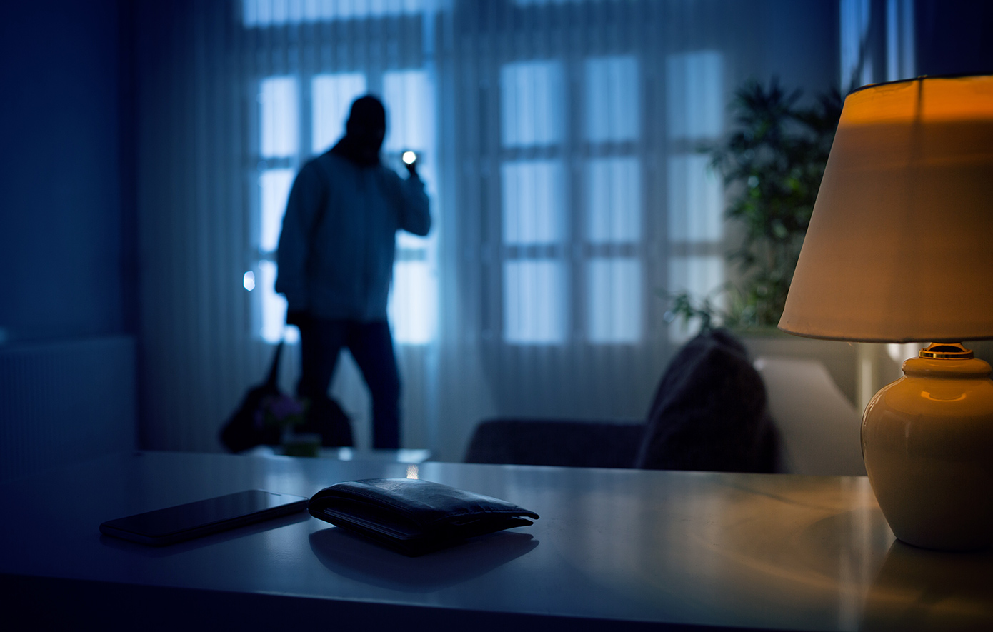 «Μη-μιλήσεις-καθόλου,-αλλιώς-σε-σφάξαμε»-–-Τον-απόλυτο-εφιάλτη-στα-χέρια-διαρρηκτών-έζησαν-οι-ηλικιωμένοι-στο-Πόρτο-Ράφτη