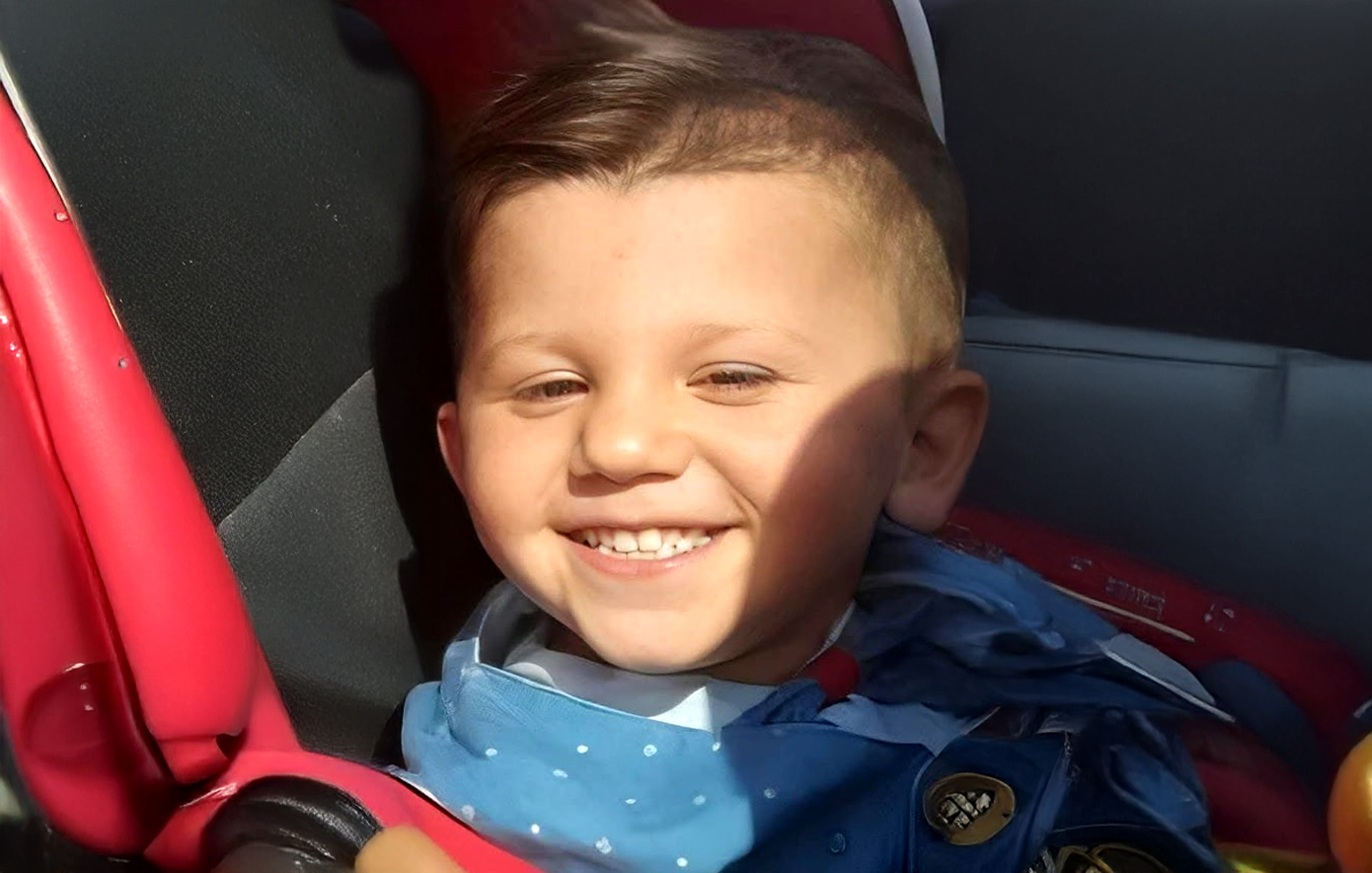 Υπόθεση-3χρονου-Άγγελου:-«Οι-μελανιές-στο-πρόσωπο-οφείλονται-στη-μητέρα,-που-προσπαθούσε-να-τον-ταΐσει»,-λέει-ο-φίλος-της