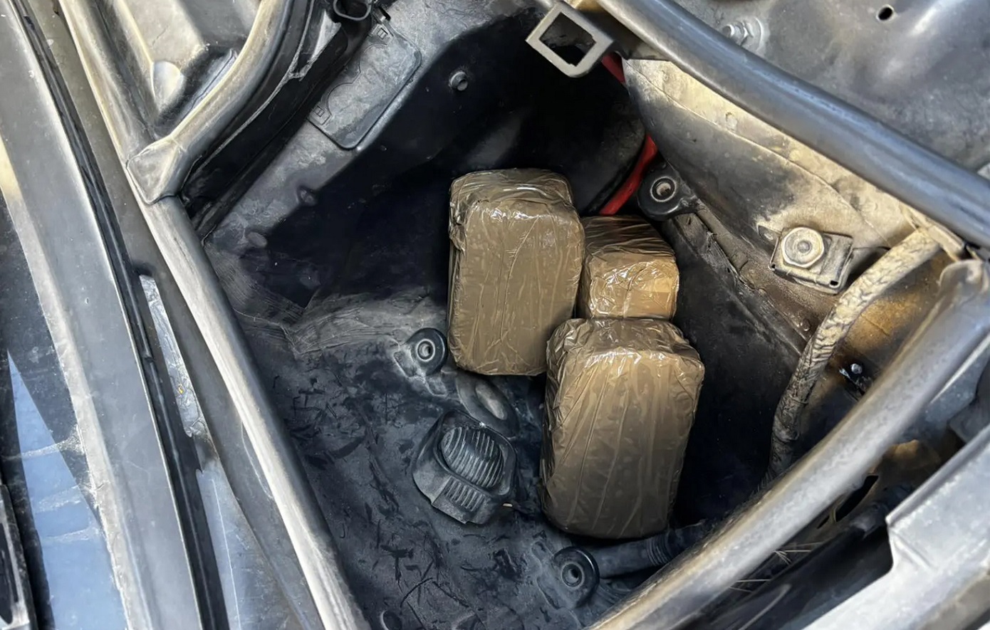 Αχαρναί:-«Μπλόκο»-σε-διακινητή-ναρκωτικών,-που-μετέφερε-3-κιλά-και-50-γραμμ.-ηρωίνης