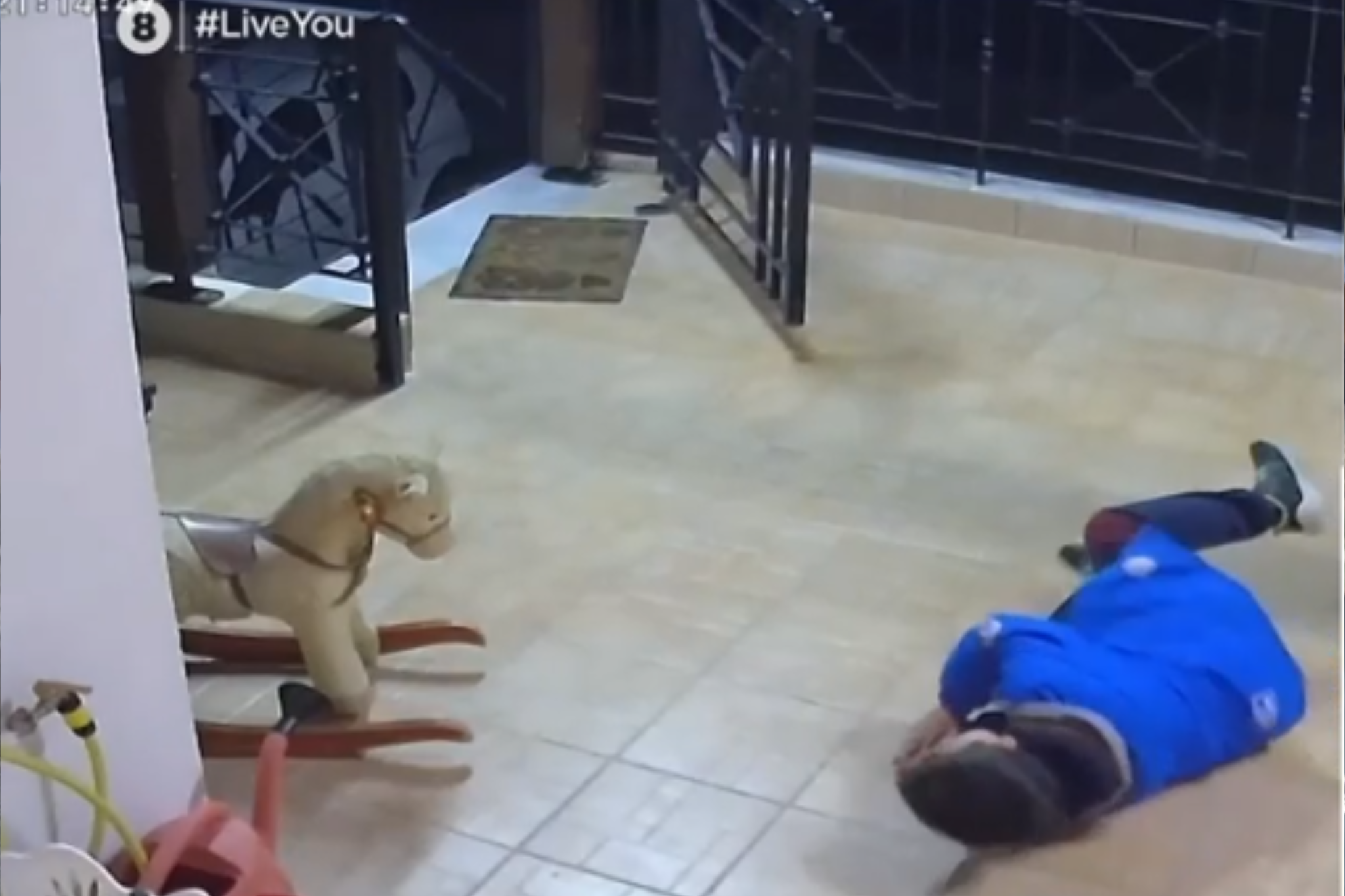 Νταής-έδειρε-μητέρα-μπροστά-στο-παιδί-της-για-μια-θέση-πάρκινγκ-και…-τον-άφησαν-ελεύθερο:-«Άσε-τη-μαμά»-–-Δείτε-βίντεο