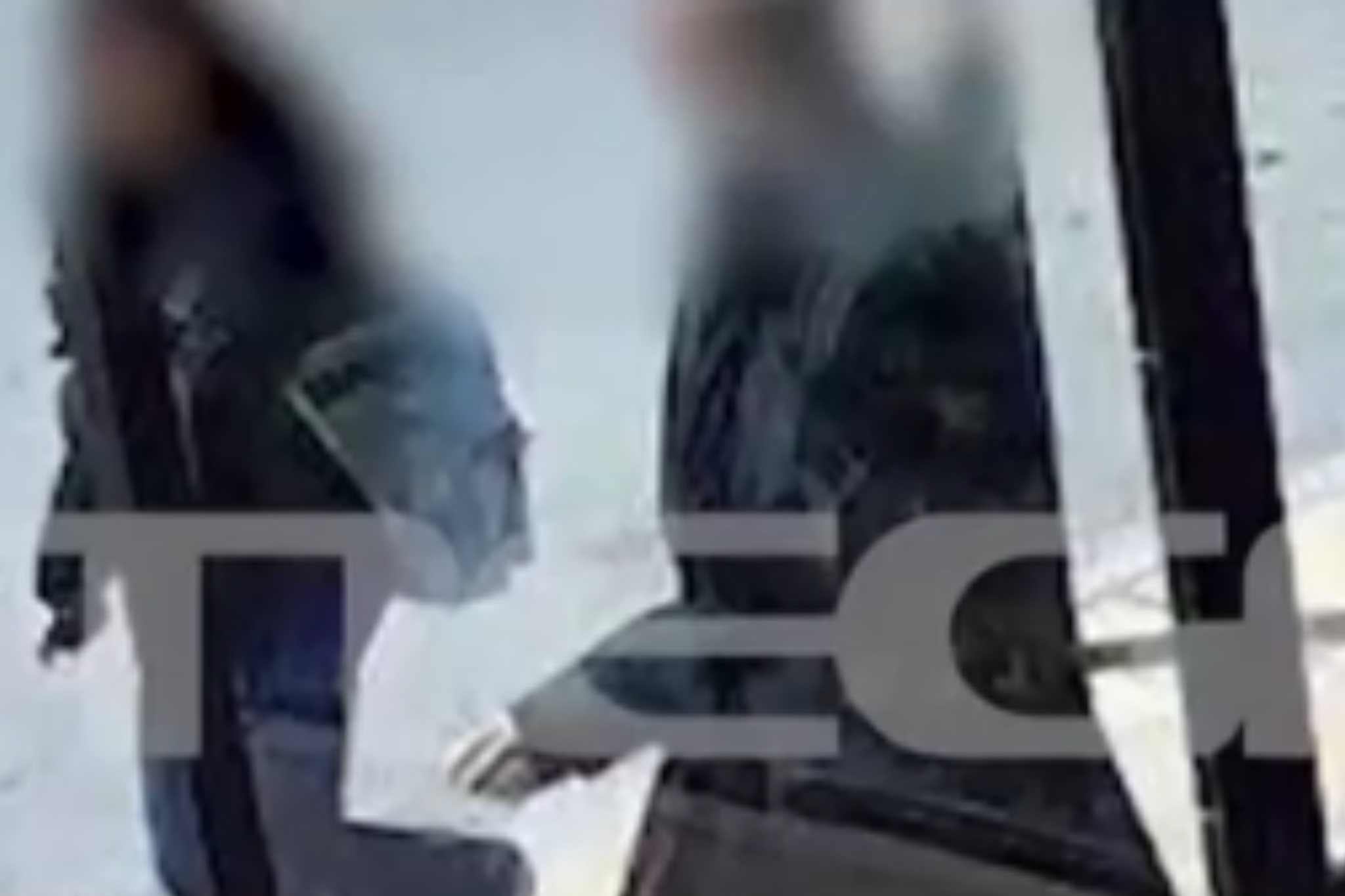 Έξι-νέες-καταγγελίες-από-ανήλικες-για-το-«Δράκο»-στο-Μαρούσι:-Πώς-μοιάζει-ο-άνδρας-με-την-καμπαρτίνα-που-παρενοχλεί-κορίτσια